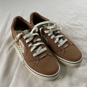 Cariuma Brown and White Vallely Vegan Sneakers